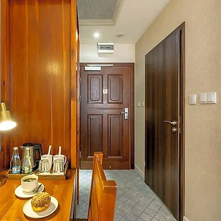מלון Piast Centrum 3*