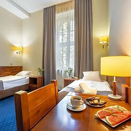 Piast Centrum מלון 3*