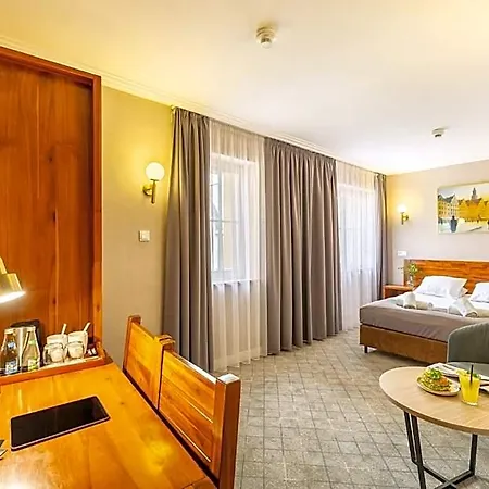 Piast Centrum מלון 3*